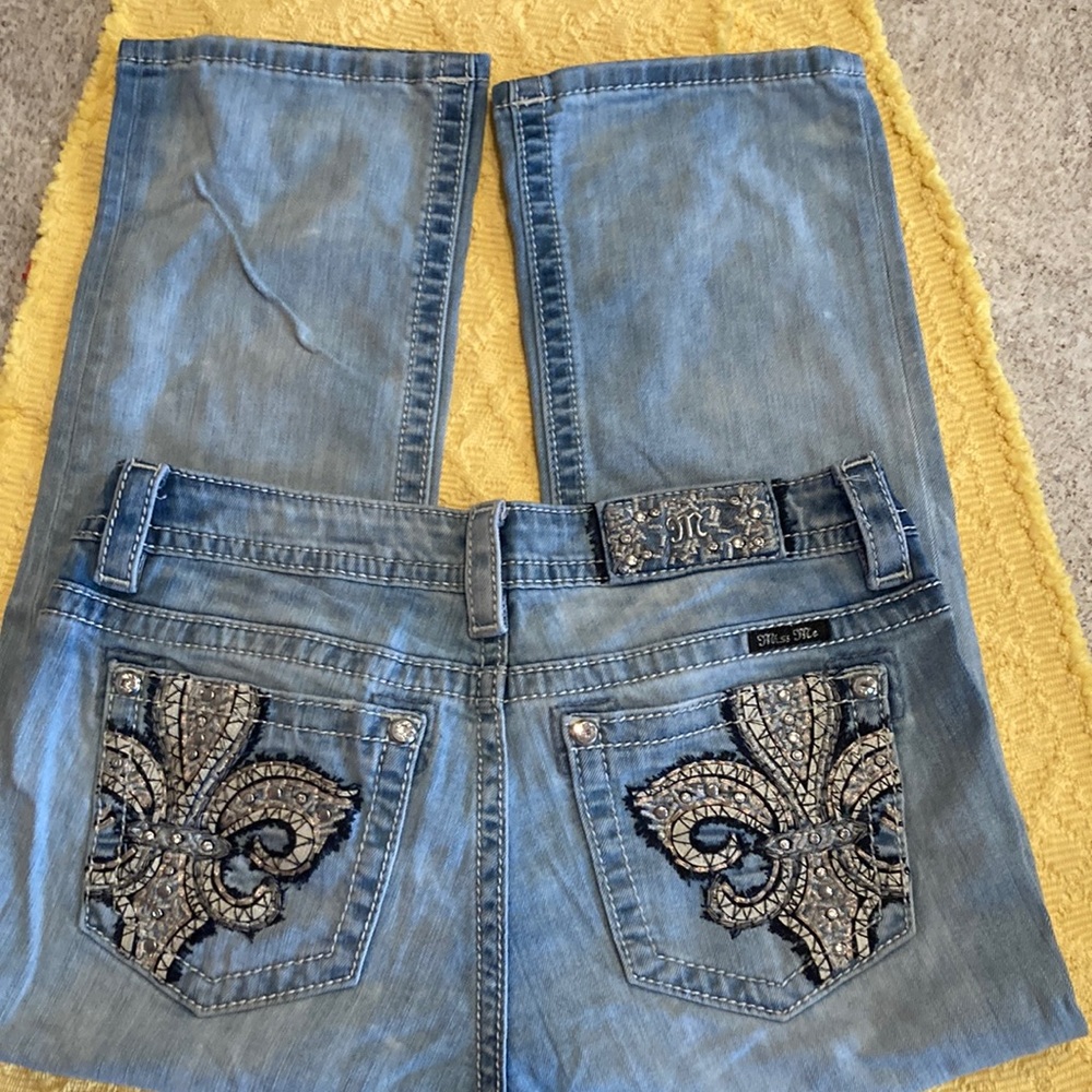 Miss Me size 29 Signature rise cuffed capris
